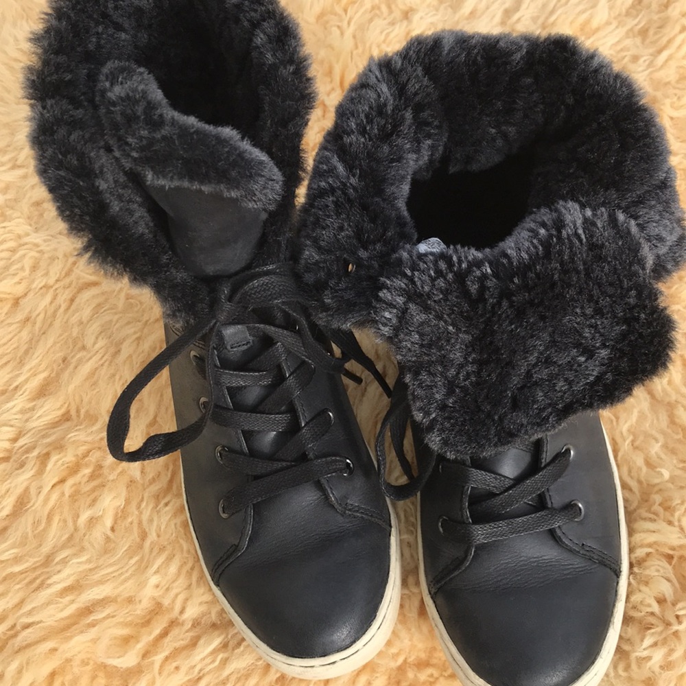 Fur lined UGGS - Picture 11 of 11